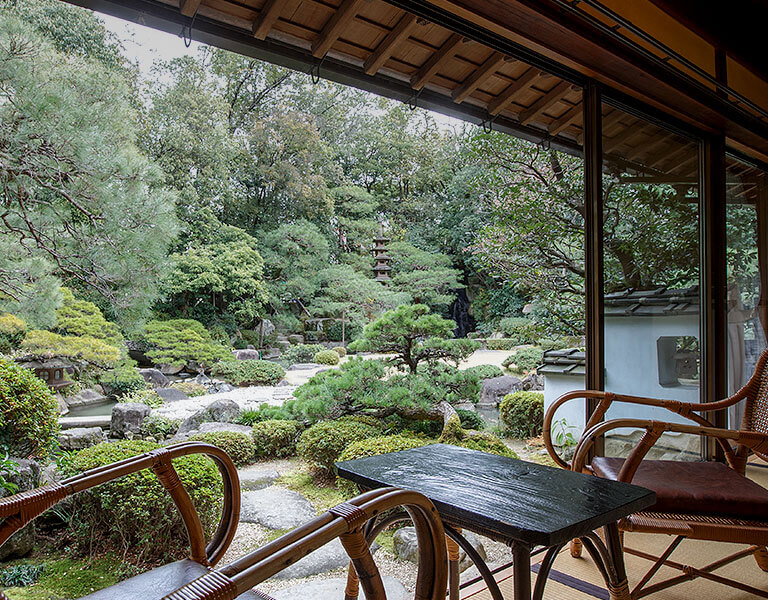 客室から見える日本庭園